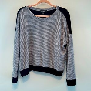 Karen Kane size Large Gray/Black Color Block Long Sleeve Sweater